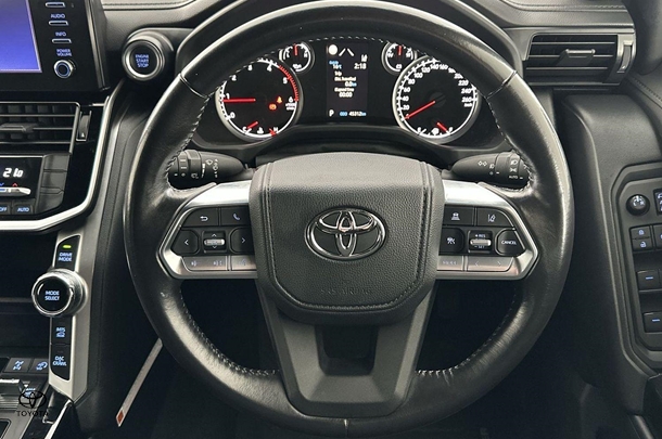 2023 Toyota Landcruiser GXL image 17