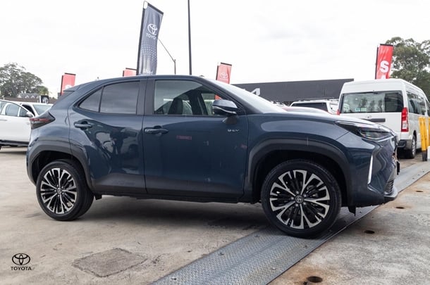 2024 Toyota Yaris Cross Hybrid Urban image 3
