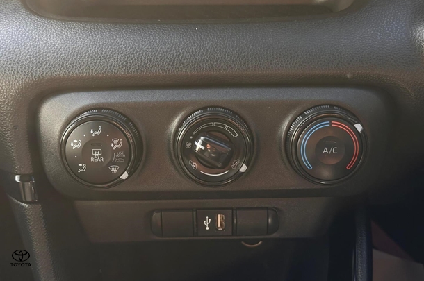 2022 Toyota Yaris Ascent Sport image 21