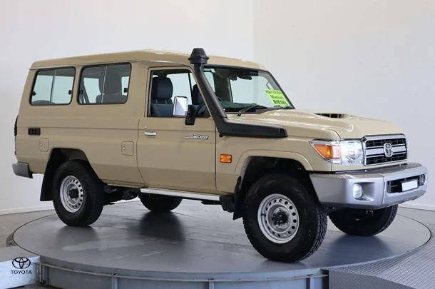 2022 Toyota LC Military GXL image 3