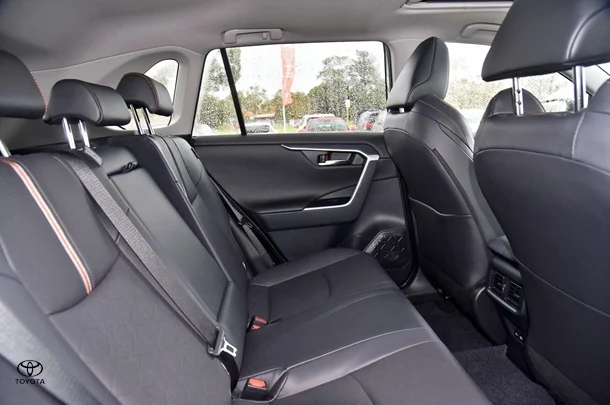 2024 Toyota RAV4 Hybrid Edge AWD image 23