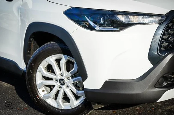 2024 Toyota Corolla Cross GX image 2