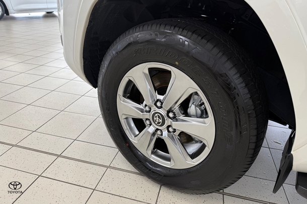 2022 Toyota Landcruiser Sahara image 7