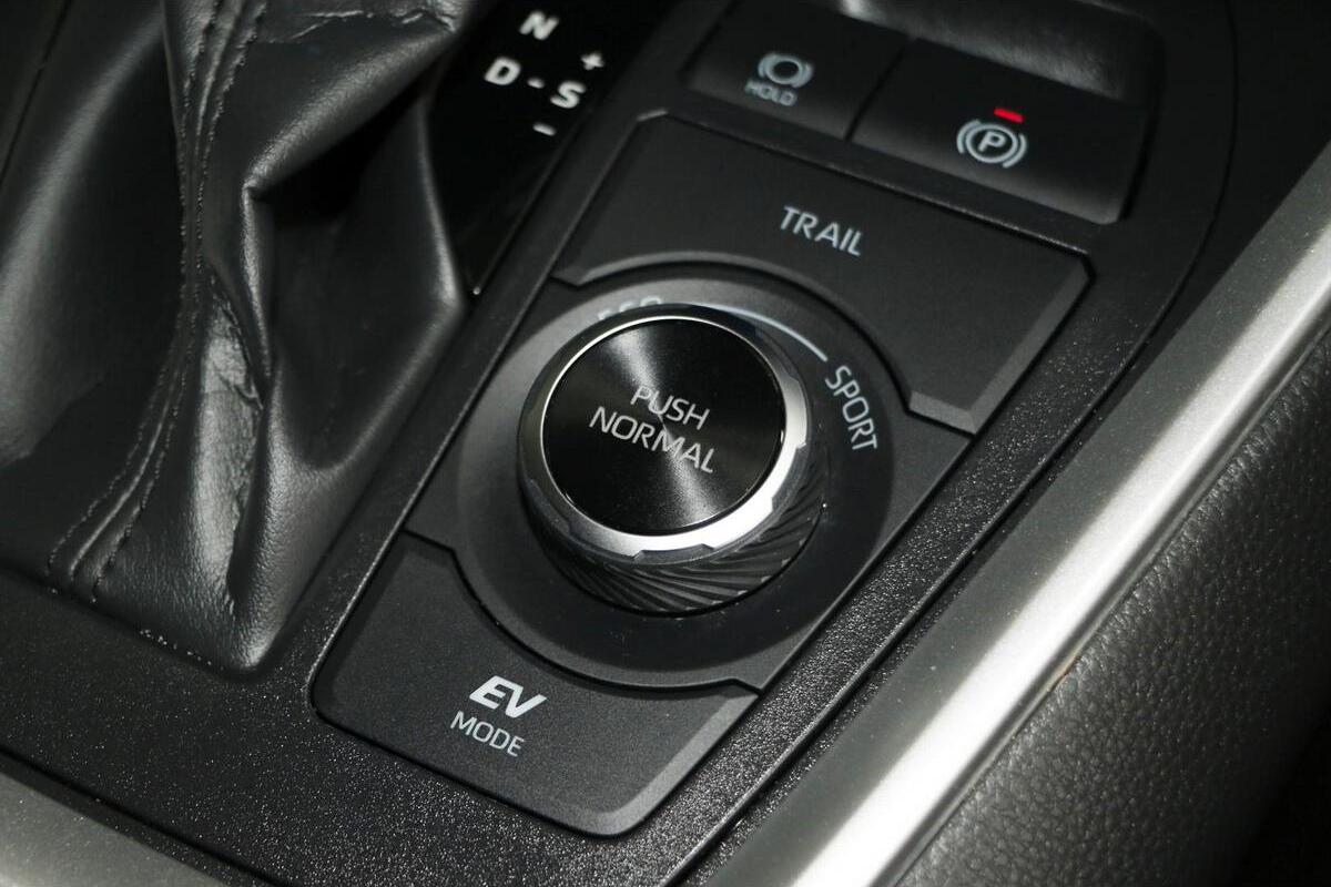 2024 Toyota RAV4 GXL Auto eFour image 20