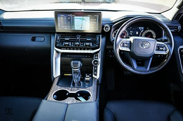 2024 Toyota Landcruiser VX image 11