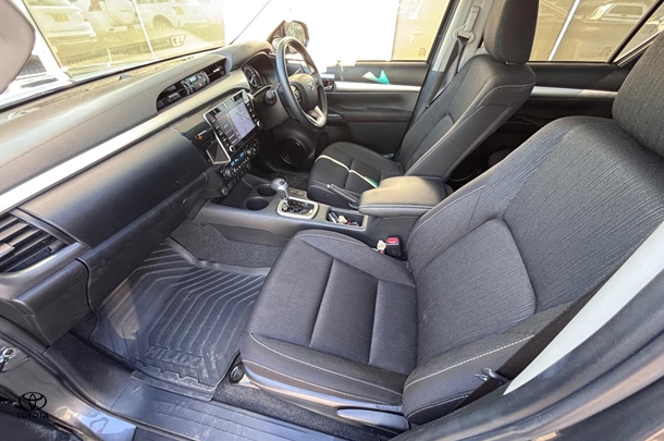2023 Toyota HILUX SR5 image 15