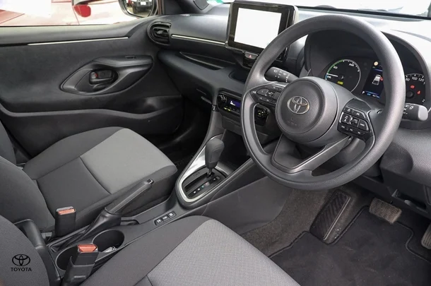 2024 Toyota Yaris HB Hybrid Ascent Sport image 2