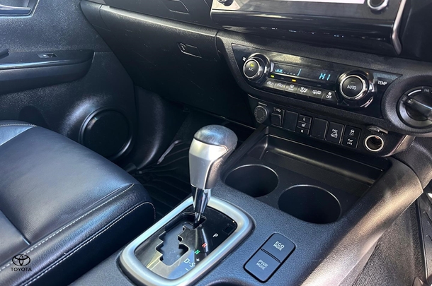 2021 Toyota HiLux 4x4 SR5 image 20