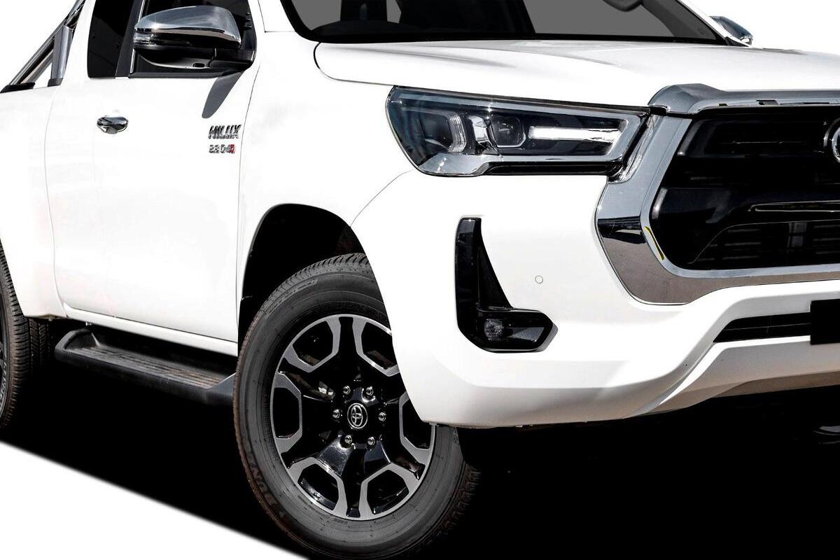 2024 Toyota Hilux SR5 Auto 4x4 image 16