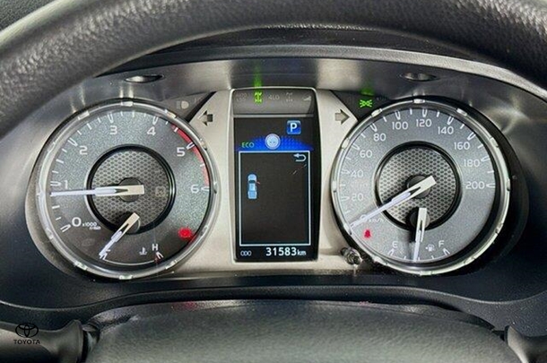 2024 Toyota Hilux SR image 19