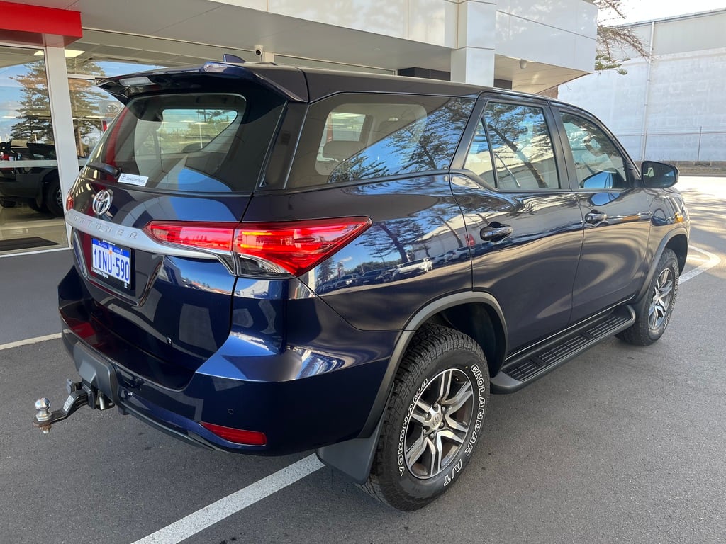 2020 Toyota Fortuner GX image 3