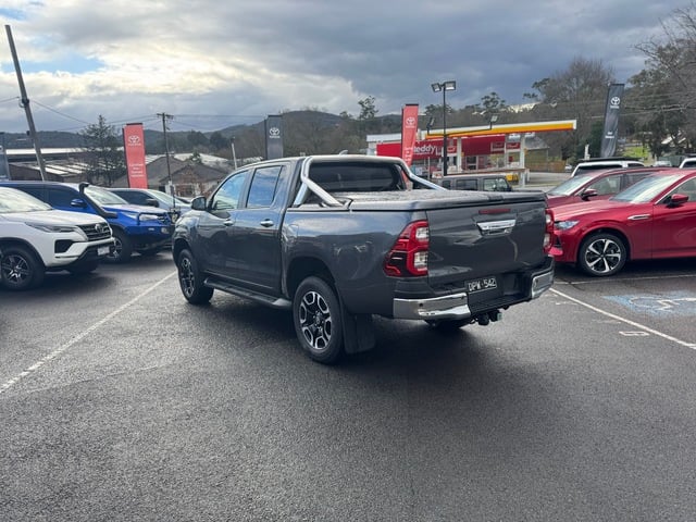 2023 Toyota Hilux SR5 image 5