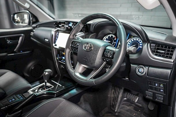 2025 Toyota Fortuner GXL image 17