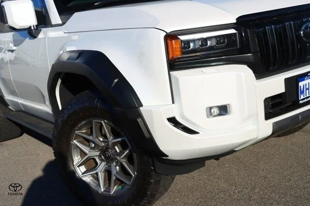 2024 Toyota Prado VX image 2