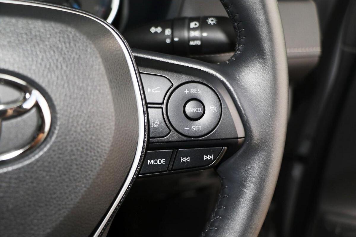 2024 Toyota RAV4 GXL Auto eFour image 18