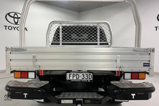 2020 Toyota Hilux SR5 image 7