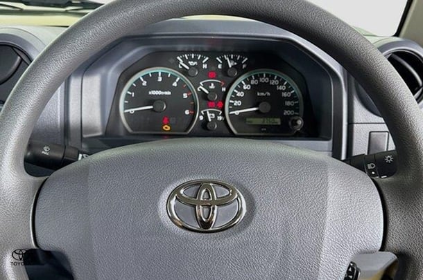 2022 Toyota LANDCRUISER MILITARY GXL image 4