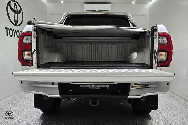 2022 Toyota Hilux SR5 image 4