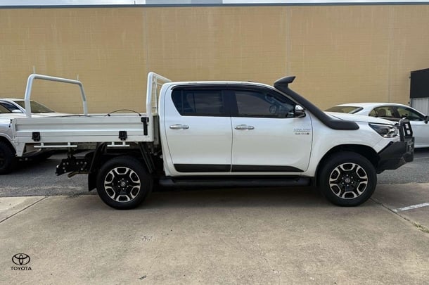 2020 Toyota Hilux SR5 image 4