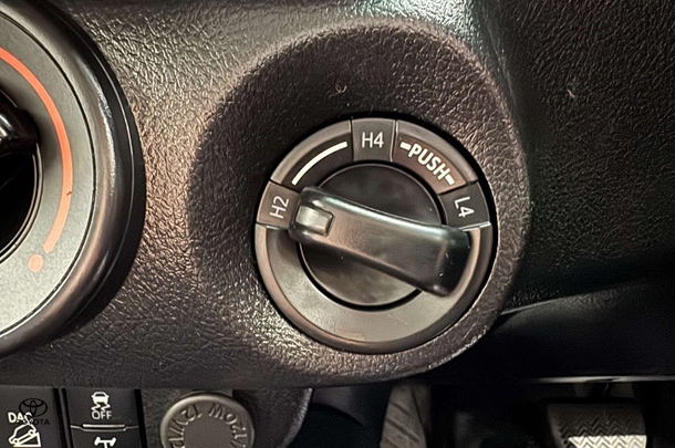 2022 Toyota Hilux SR image 19