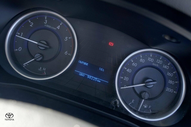 2017 Toyota HILUX SR image 11