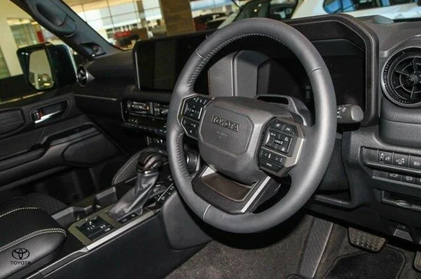 2024 Toyota Prado Kakadu image 6