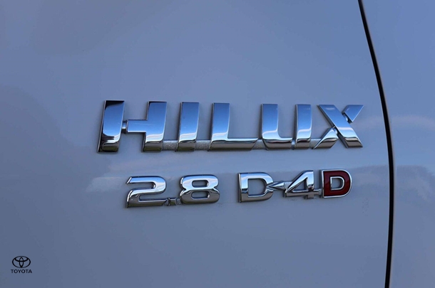 2023 Toyota Hilux 4x4 SR image 16