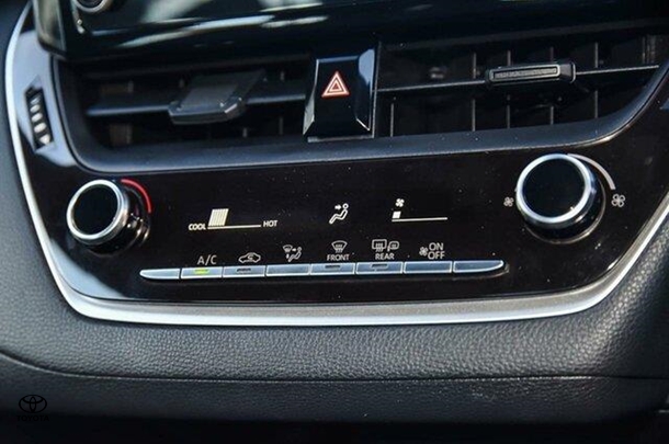 2018 Toyota COROLLA Ascent Sport image 19