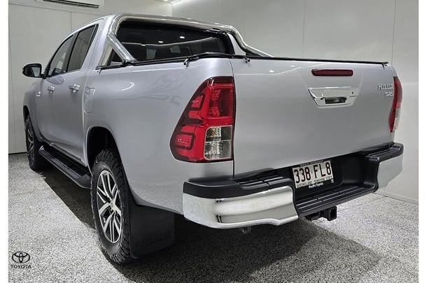 2018 Toyota Hilux SR5 image 5
