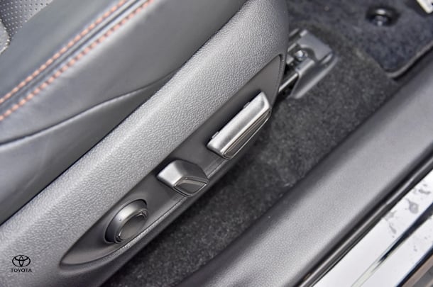 2024 Toyota RAV4 Hybrid Edge AWD image 14