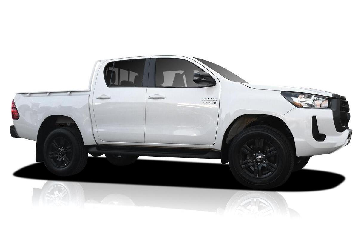 2025 Toyota Hilux SR Manual 4x4 Double Cab image 6