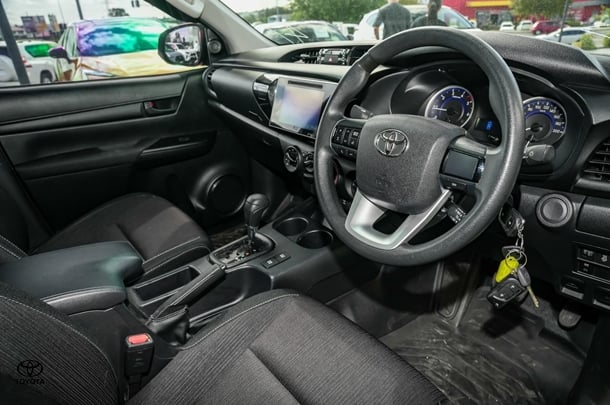 2018 Toyota HILUX Rugged image 8