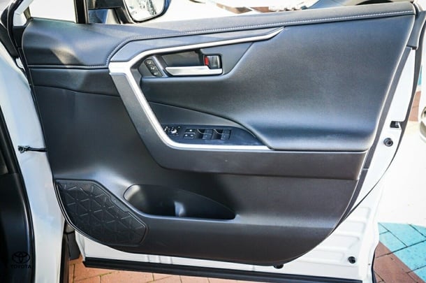 2024 Toyota RAV4 Hybrid Cruiser 2WD image 16