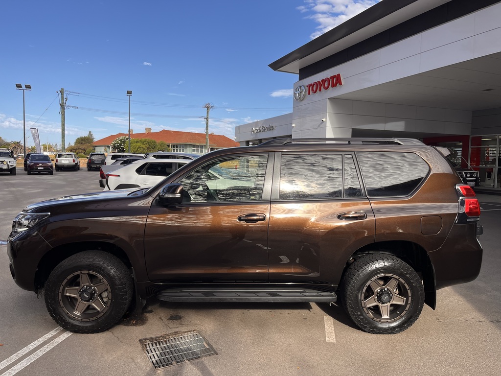2022 Toyota Prado GXL image 9