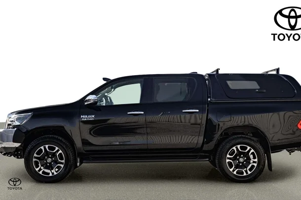 2021 Toyota HILUX SR5 image 4