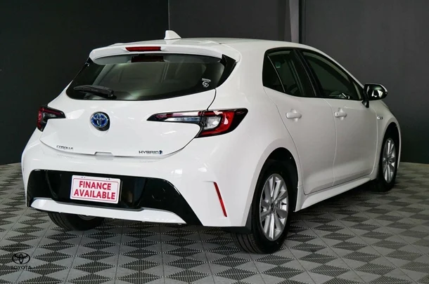 2023 Toyota Corolla Hatch Hybrid Ascent Sport image 4