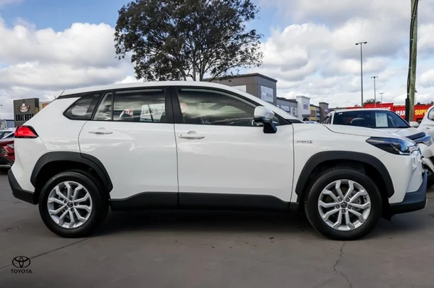 2022 Toyota Corolla Cross Hybrid GX image 3