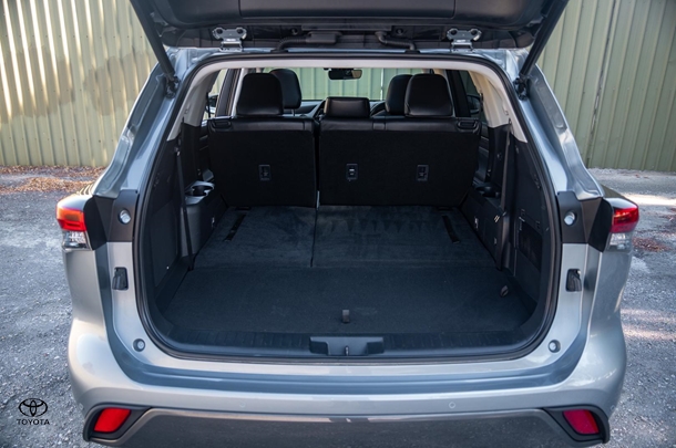 2022 Toyota KLUGER HYBRID AWD GRANDE image 22