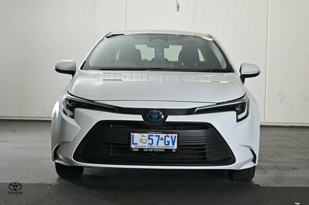 2023 Toyota Corolla Sedan Hybrid Ascent Sport image 2