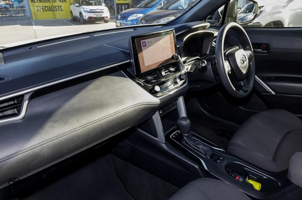 2022 Toyota Corolla Cross Hybrid GX image 8