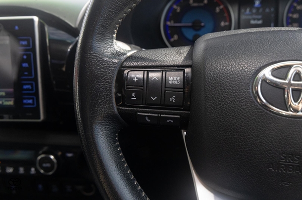 2019 Toyota HILUX SR5 image 11