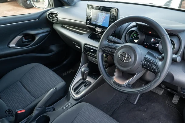 2021 TOYOTA Yaris Hybrid SX image 7