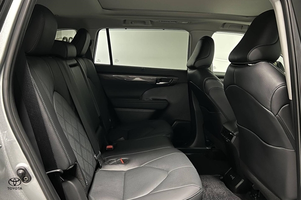2024 Toyota Kluger Hybrid AWD GRANDE image 11