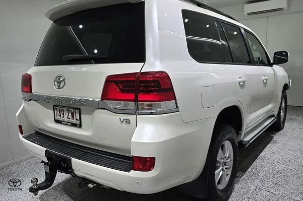 2020 Toyota Landcruiser GXL image 2