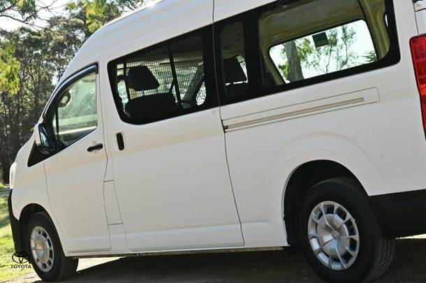 2023 Toyota Hiace SLWB image 9
