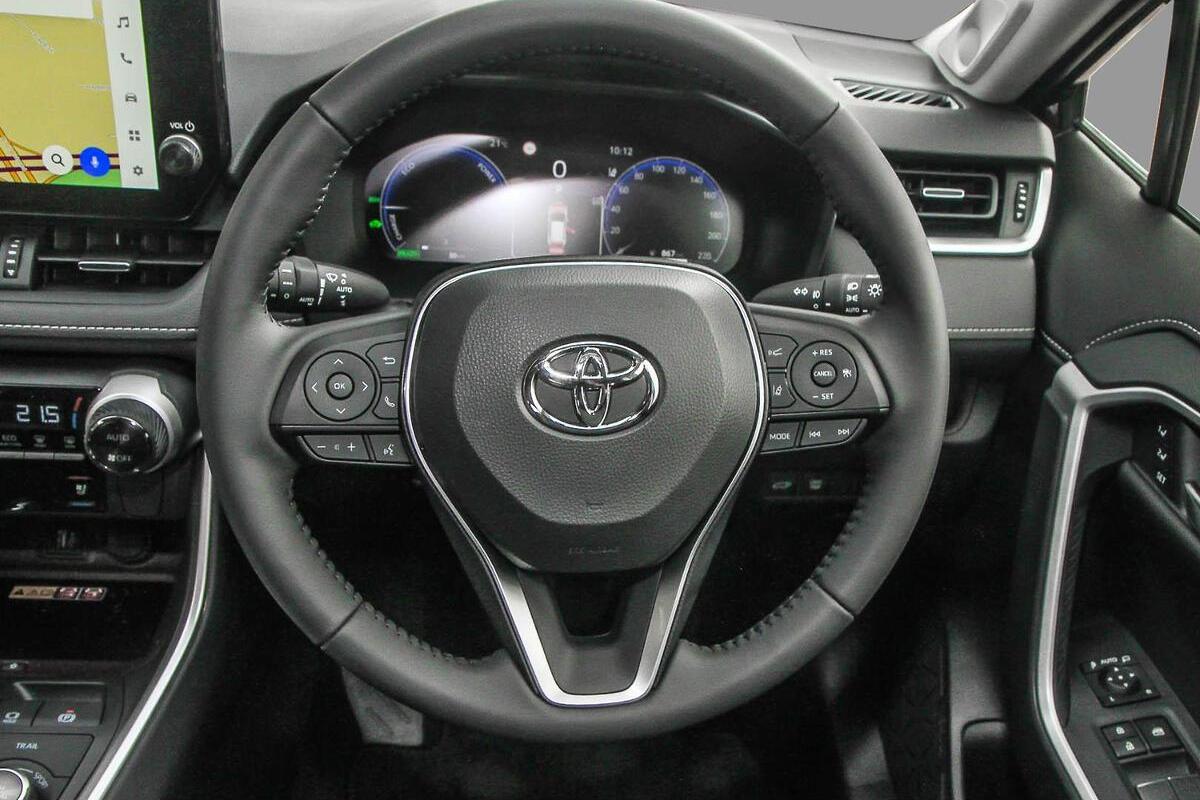 2024 Toyota RAV4 Cruiser Auto eFour image 7