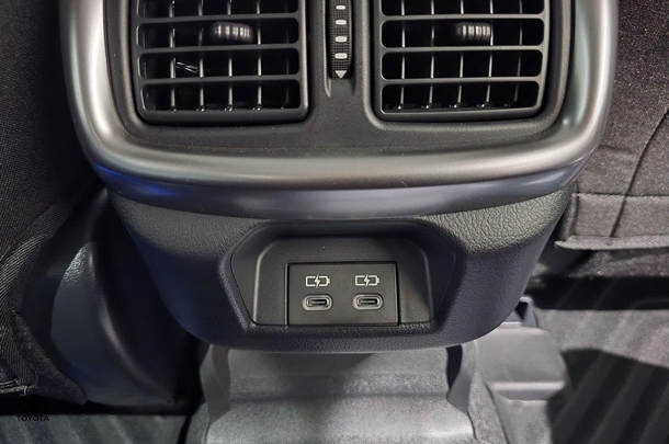 2024 Toyota Hilux SR5 image 28