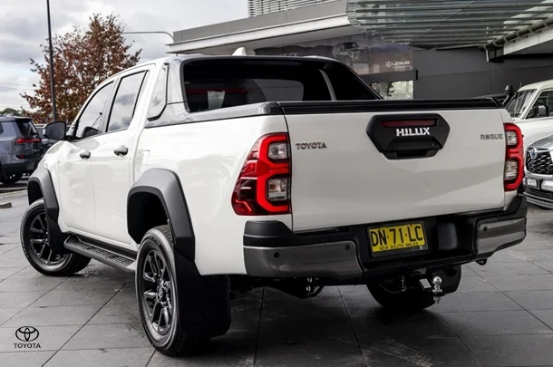 2023 Toyota HILUX Rogue image 2