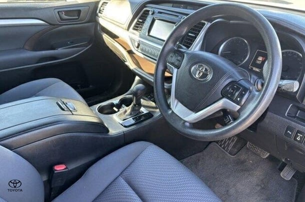 2017 Toyota Kluger GX AWD image 3