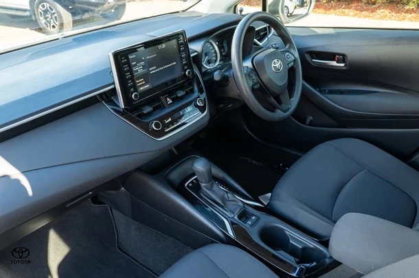 2020 TOYOTA Corolla Sedan Hybrid Ascent Sport image 8